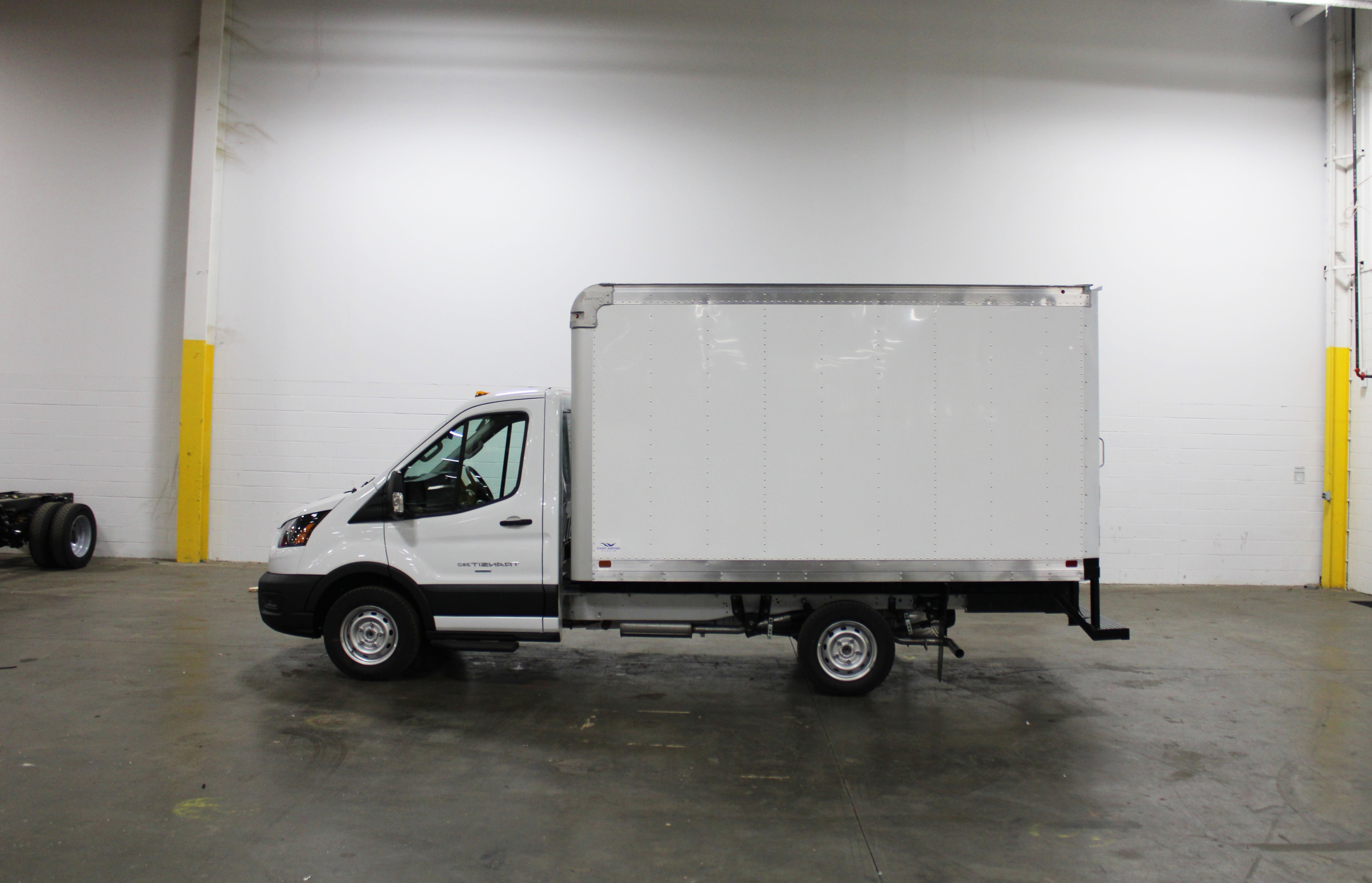 12′ Dry Freight – Ford Transit 350