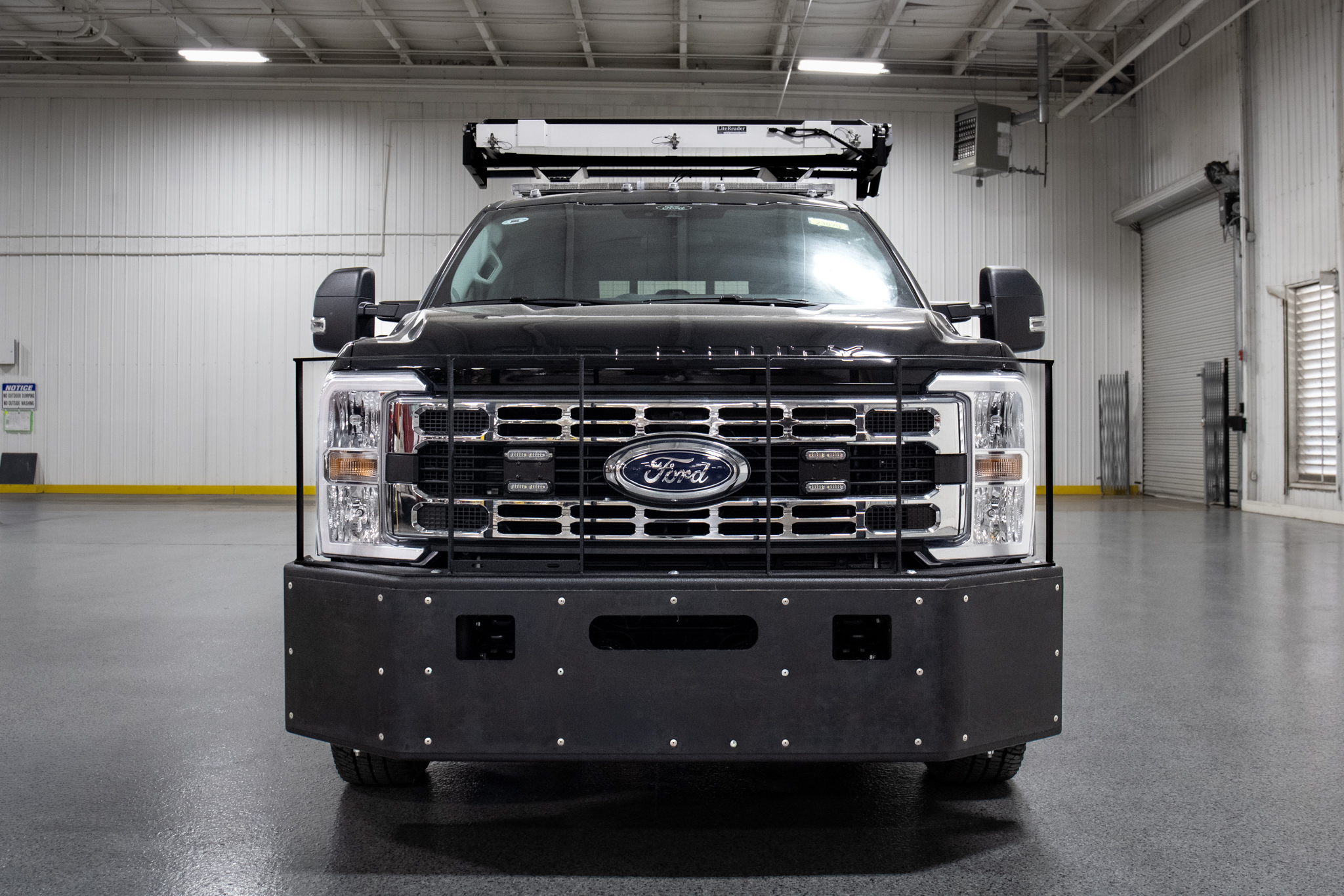 Reading Classic II 9′ Service Body on Ford F-350 Chassis