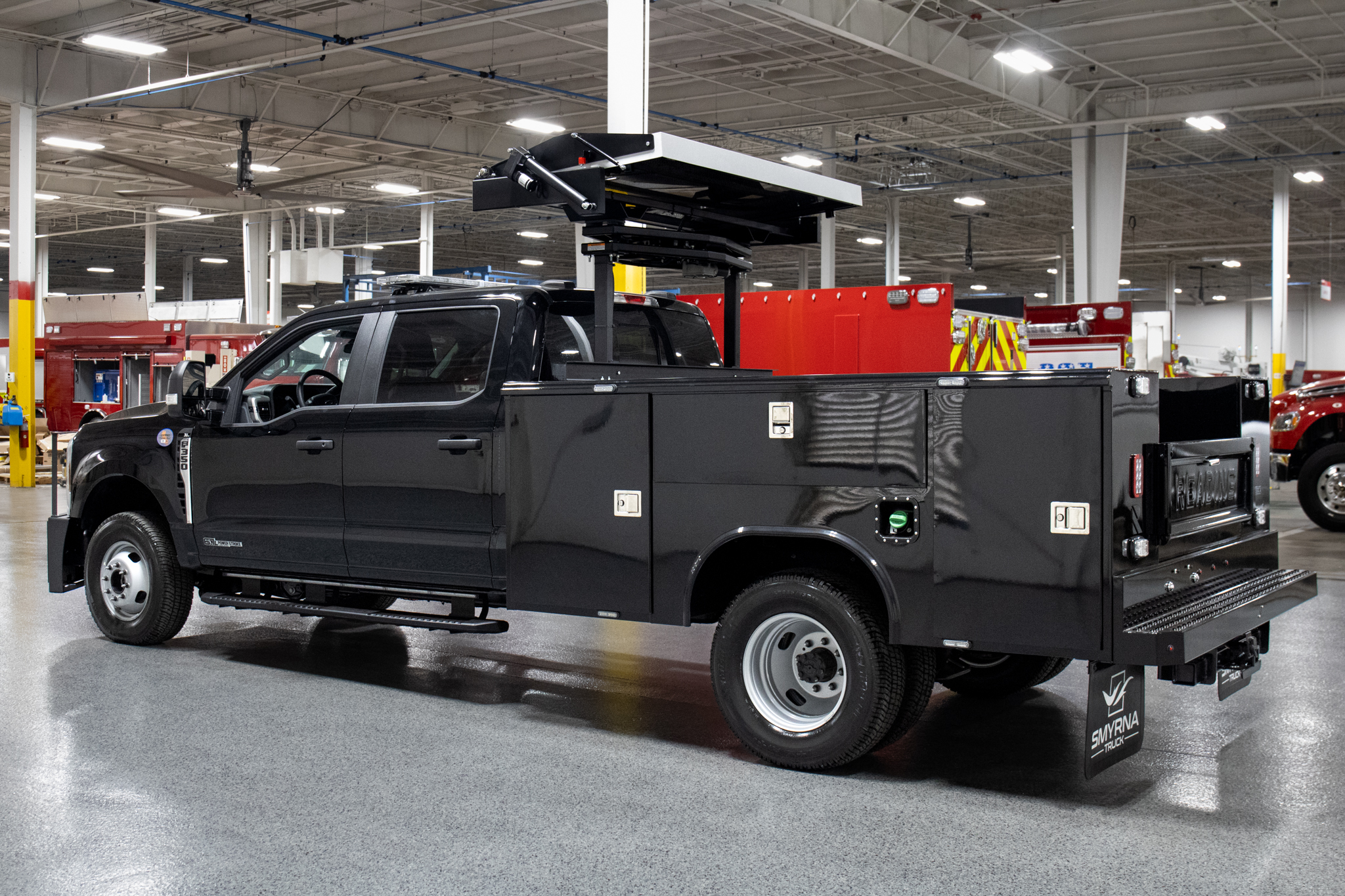 Reading Classic II 9′ Service Body on Ford F-350 Chassis